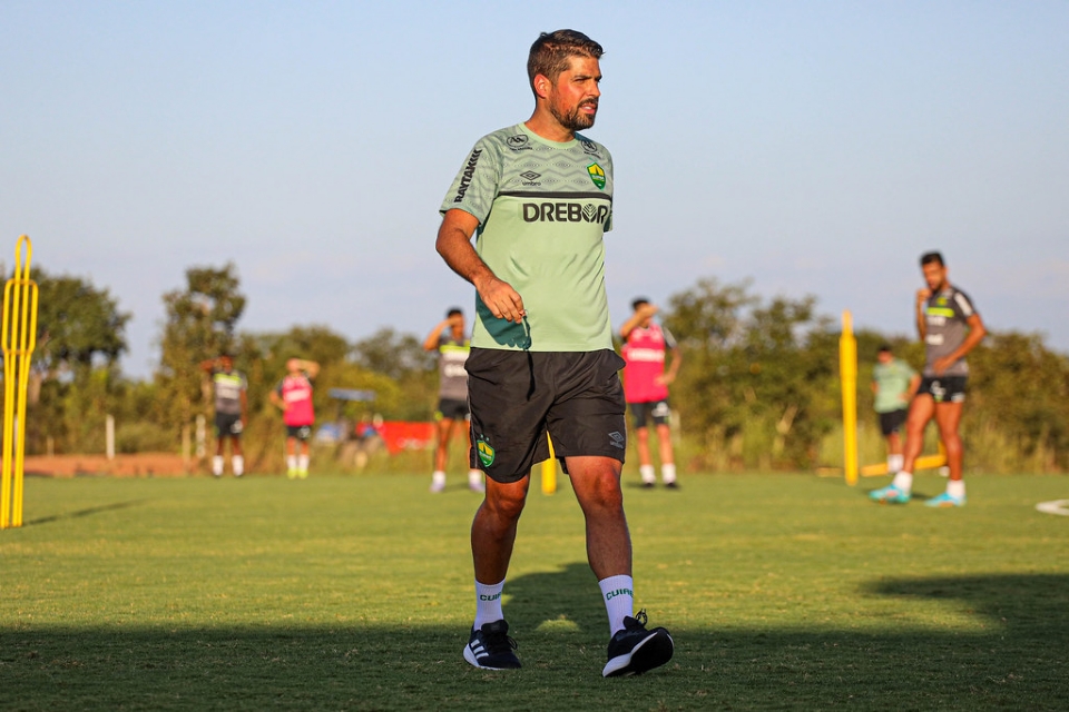 Com saldo positivo em jogos em casa, Antnio Oliveira faz reestreia na Arena Pantanal