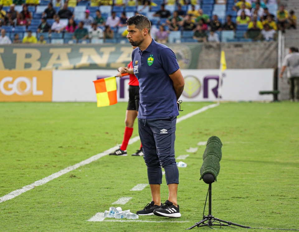 Antnio Oliveira exalta vontade de ganhar em casa: 'Queramos empolgar, realmente merecemos'