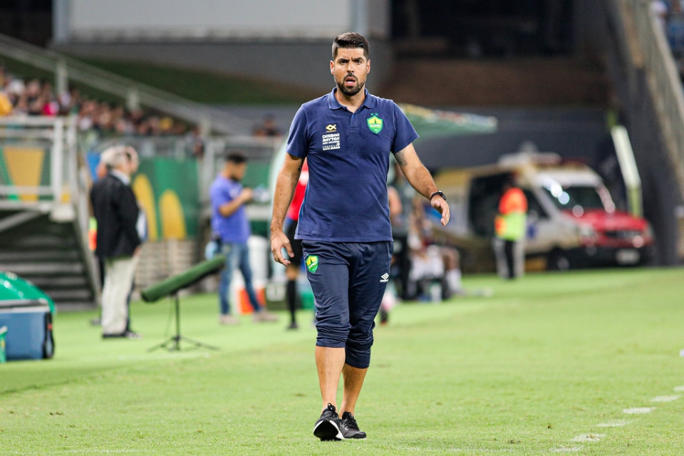 Na vspera de receber o Corinthians em casa, Oliveira reclama da sequncia exaustiva de jogos no Brasileiro