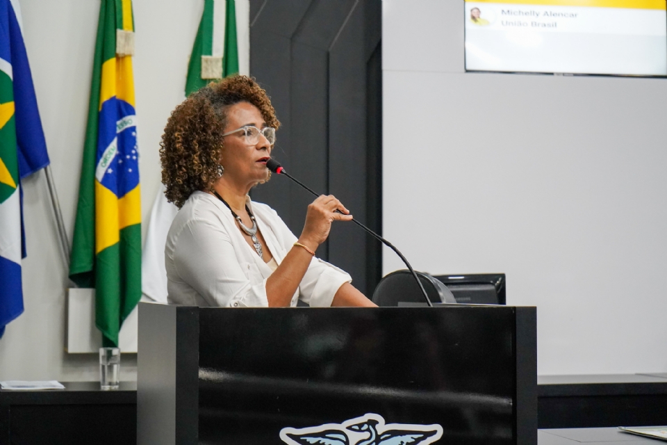 Edna condena deputados que votaram por libertar Brazo e acusa Bolsonaro de impedir investigaes