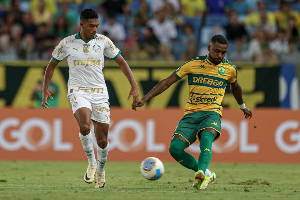Com o pior ataque e defesa do Brasileiro, Cuiab  derrotado para o Palmeiras e continua na lanterna