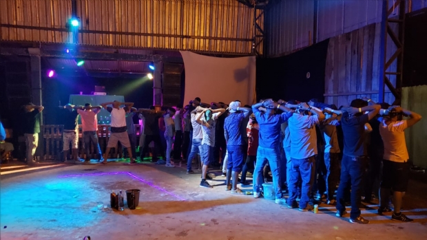 Polcia fecha Baile da Gaiola com adolescentes consumindo lcool e drogas