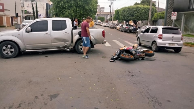 Gerente administrativo morre aps bater motocicleta em Nissan Frontier;  veja acidente 