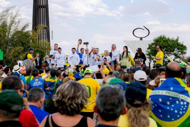 Selma desabafa em protesto e manifesta apoio a Moro, Lava Jato e Bolsonaro