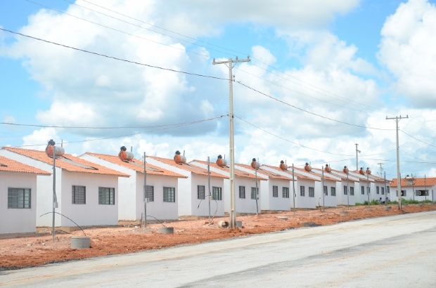 Prefeitura sorteia localizao de casas para 443 famlias no residencial Nico Baracat