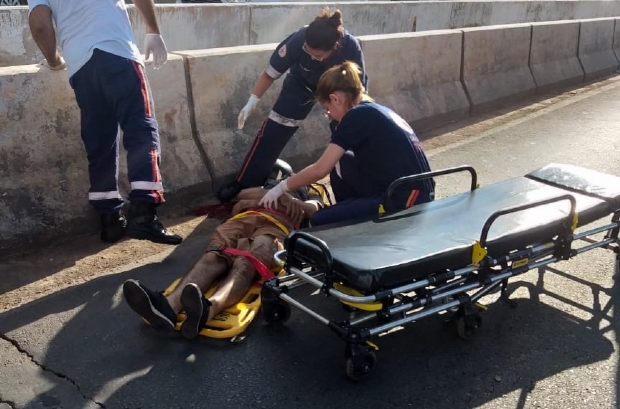 Motociclista morre aps bater cabea em barreira de concreto na Rodovia Mrio Andreazza