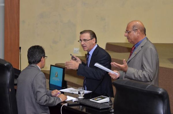 Zeca fica na bronca com CPI do Erai e promete CPI da Assembleia; Brunetto retira assinatura
