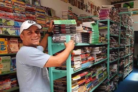 No Casaro Everaldo vende, compra e troca os livros