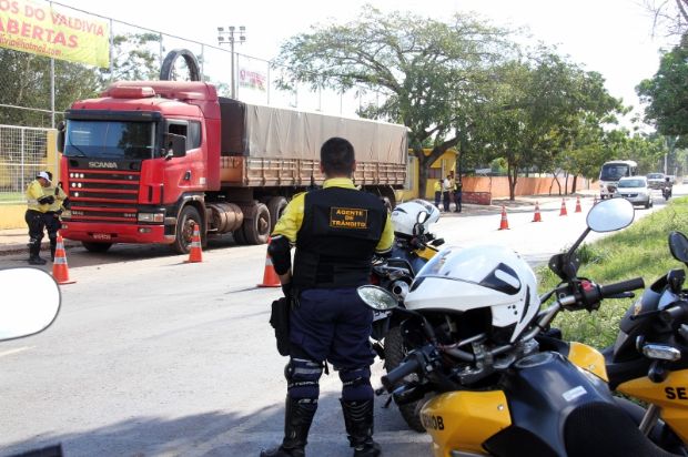 Em 27 dias, prefeitura autua 600 e distribui R$ 78 mil com multas de veculos pesados