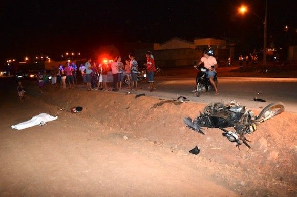 Jovem morre aps motocicleta ser atingida na traseira por caminhonete