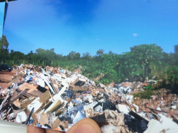 Prefeitura descumpre acordo e 30 mil toneladas de lixo so descartadas de forma irregular por ms