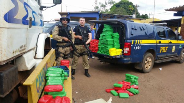 PRF encontra quase 400 kg de drogas em carregamento avaliado em R$ 14 milhes