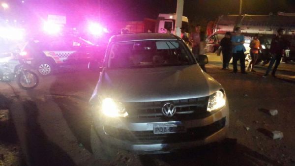 Bandidos tentam fugir da polcia em Amarok roubada e matam motociclista atropelado