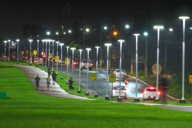 Prefeitura instala 150 luminrias em ciclovia que d acesso a cerca de 20 bairros