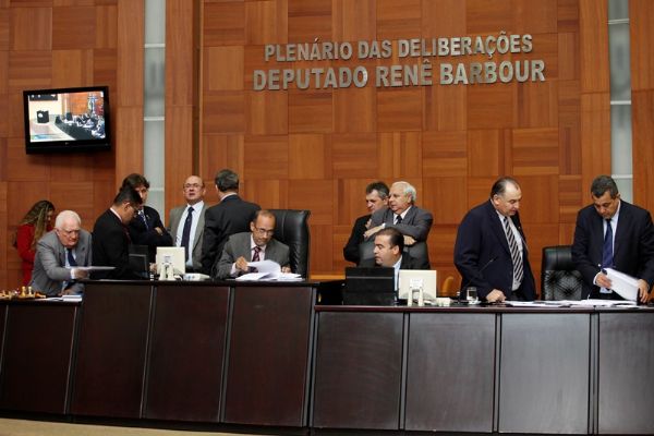 Pedro Taques (PDT) apia   Guilherme Maluf e Mauro Savi vo comandar Assembleia, em 2015-16