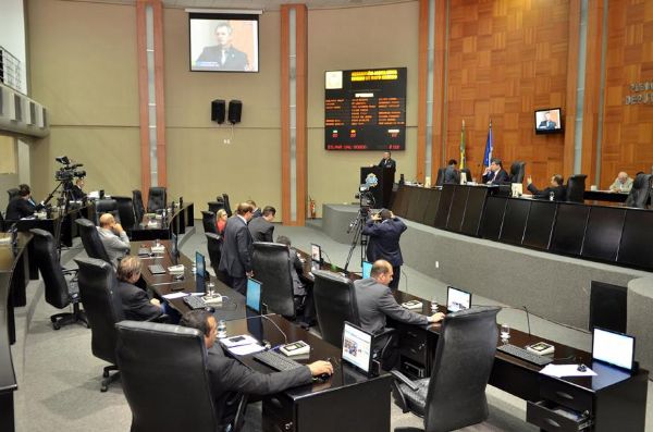 Assembleia Legislativa adia instalao da CPI do VLT para tera-feira e Bezerra afirma que no vai acabar em pizza
