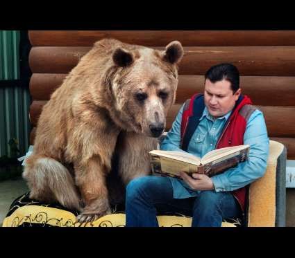 Famlia russa vive com 'ursinho' de 136 quilos h 23 anos