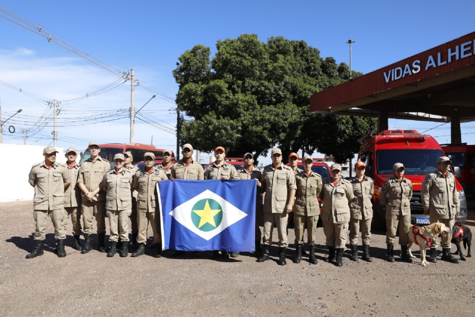 Bombeiros e ces farejadores de MT iniciam operaes no Rio Grande do Sul na segunda-feira