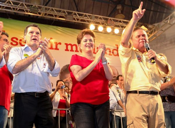 Dilma Rousseff entre Blairo Maggi e Silval Barbosa, em 2010: ordem  inverter a chapa, com Maggi ao governo e Silval para o Senado