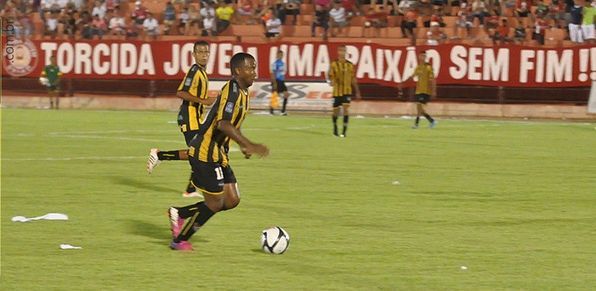 O atacante Buiu no conseguiu marcar gol na estreia do time na Copa do BRasil