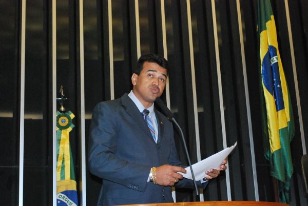 depois de ser o primeiro militar na Cmara Federal, cabo Juliano se candidata a vereador