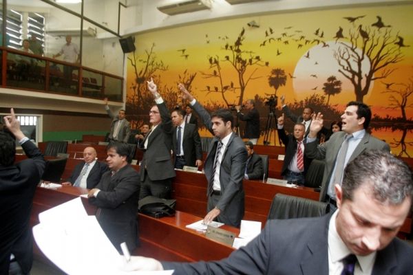 Mesa Diretora Cmara de Cuiab adia votao de relatrio de destituio do presidente at segunda ordem