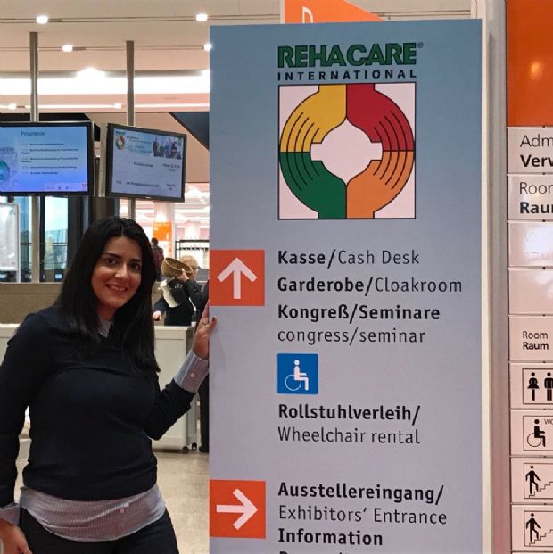 Camila Albus Melo estevem em Dusseldorf (Alemanha), em busca de tecnologia e melhor tratamento ao deficiente