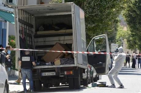 Polícia prende mulher de motorista de ataque em Nice