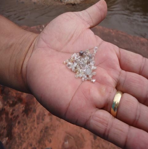 Diamante extraído em Guiratinga, no sul do estado