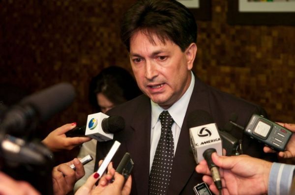 Pedro Taques nomeia ex-secretrio de Mauro Mendes como presidente do MT Sade