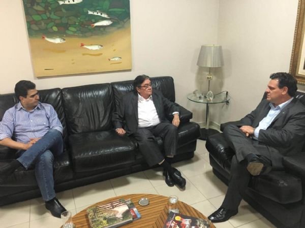 Carlos Fvaro se reuniu com Emanuel Pinheiro e Jos Augusto Tampinha, nesta sexta-feira