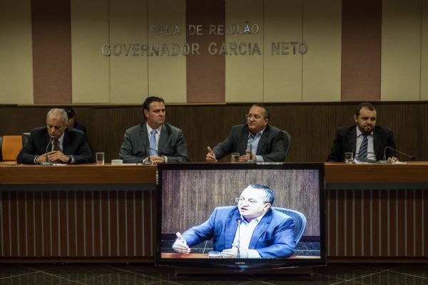 Carlos Fvaro com Eduardo Moura: Governo do Estado e entidades discutem projeto de regularizao fundiria