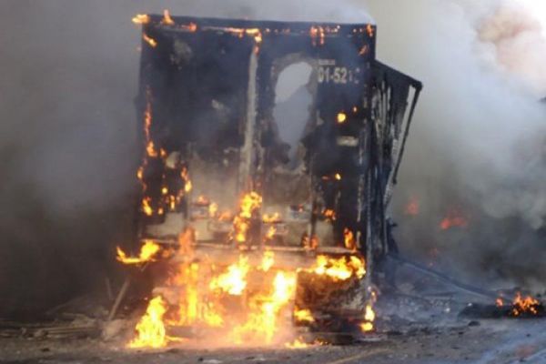 Motorista de carreta que pegou fogo na BR-163 fica em estado gravssimo