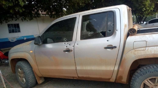 Gerente da fazenda de Jos Riva  baleado em emboscada; caminhonete foi 'metralhada'