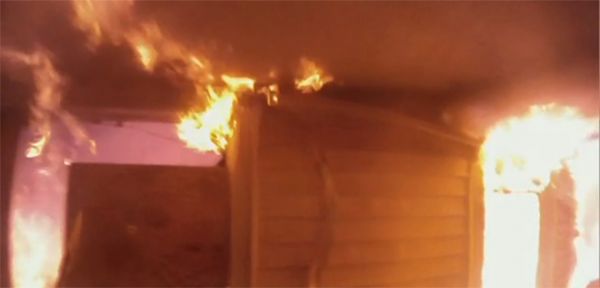 Marido ateia fogo na casa do sogro com mulher e trs filhos dentro em bairro de Cuiab