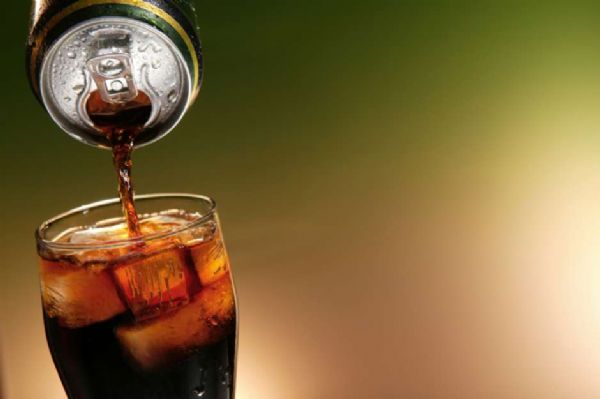 Coca, Pepsi e Ambev param de vender refrigerante a escolas com menores de 12 anos
