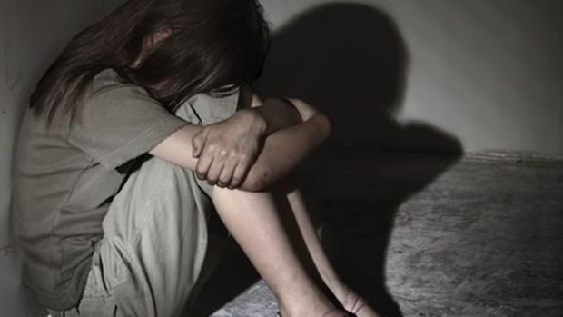 Homem suspeito de estuprar menina de 11 anos  preso; ele mandava vdeos porns para criana