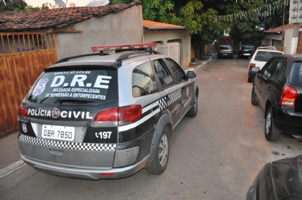 Policia apreende R$ 30 mil enterrados em quintal de casa em Vrzea Grande