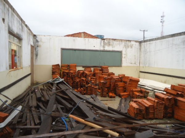 nica escola de municpio entra em colapso; Governo promete reforma para junho  veja fotos