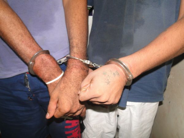 Dois homens so presos aps roubo de um veculo em Vrzea Grande
