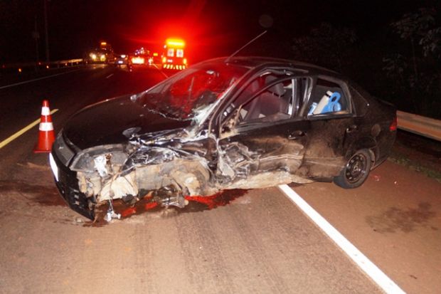 Quatro moradores de MT ficam feridos em coliso contra Chrysler no MS; coliso atingiu terceiro veculos