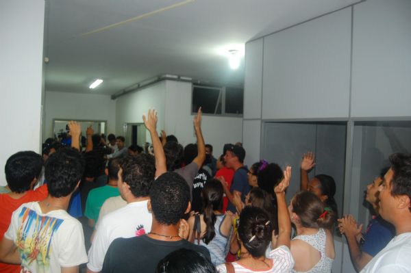Alunos da UFMT tomam Cisc Planalto e pedem fim da tortura contra alunos (confira fotos)