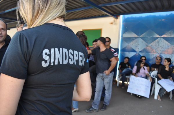 Aps reunio com governador, agentes penitencirios suspendem greve at a prxima sexta-feira