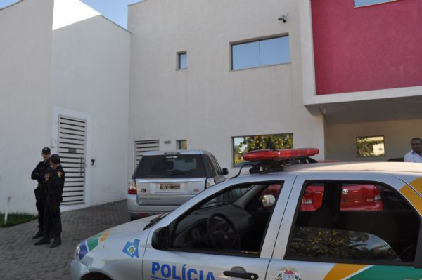 Assaltante invade clnica de esttica, aterroriza e rouba clientes em Cuiab