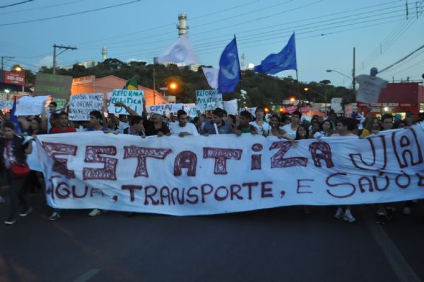 Mais de 100 mil ocuparam vias pblicas de 26 cidades de Mato Grosso; no h registro de violncia