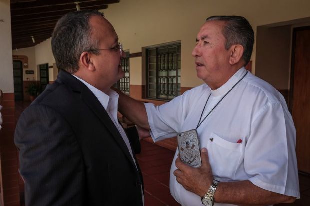 Dom Milton Santos em dilogo com governador Pedro Taques