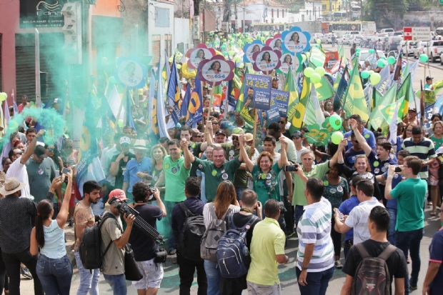 WF faz campanha corpo a corpo em Cuiabá ao lado de Emanuel Pinheiro e lideranças políticas