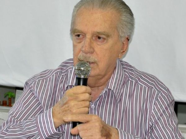 Aps quase 40 anos no poder, Carlos Orione renuncia  presidncia da FMF