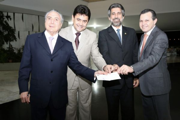 Eder de Moraes com Silval Barbosa, Waldir Raupp e o vice-presidente Michel Temer: rumo ao desafio do