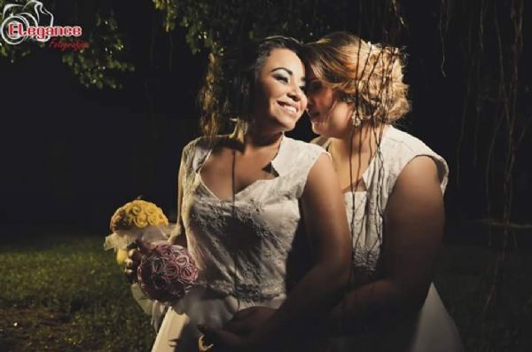 Casamento homoafetivo entre duas mulheres  realizado em cidade de 17 mil habitantes